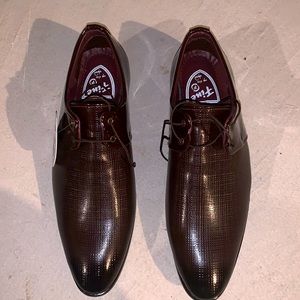 Dark brown men’s dress shoes
